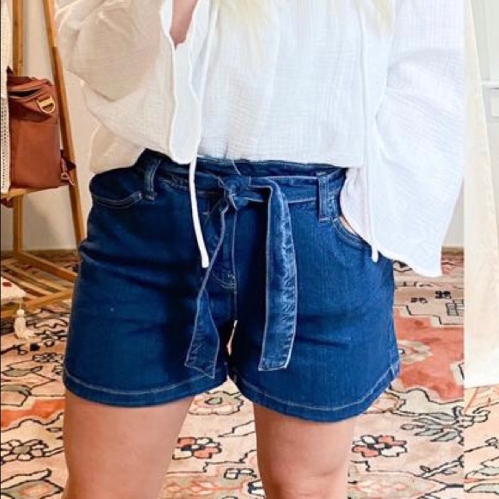 Tie shorts